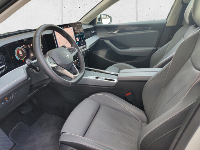 Passat Elegance 2,0 TDI 150 PS DSG NAVI LEDER