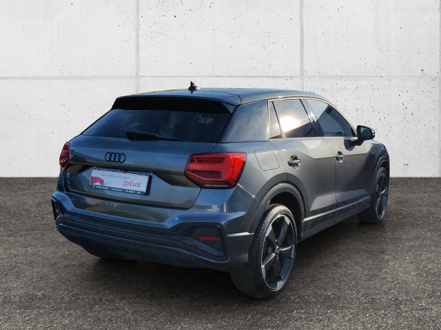 Q2 35 TFSI 150PS S tronic S-Line Matrix AHK