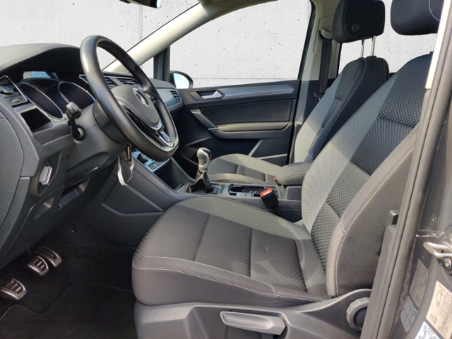 Touran 2.0 TDI Active  Rear View Light Assist AC