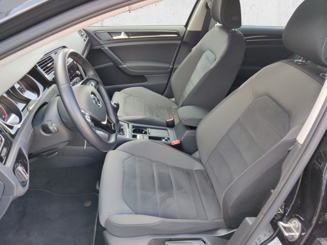 Golf VII 2.0 TDI Highline R-Line  Rear View, Lig