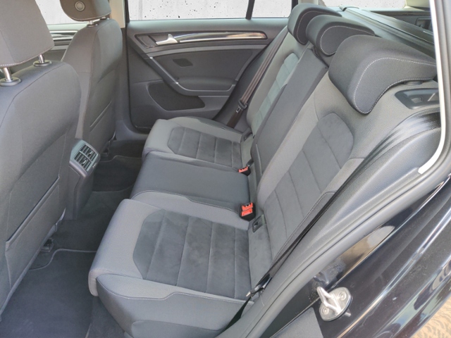 Golf VII 2.0 TDI Highline R-Line  Rear View, Lig