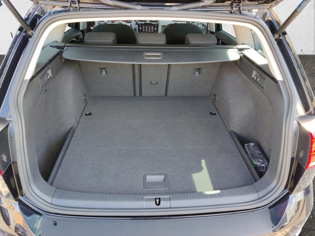 Golf VII 2.0 TDI Highline R-Line  Rear View, Lig