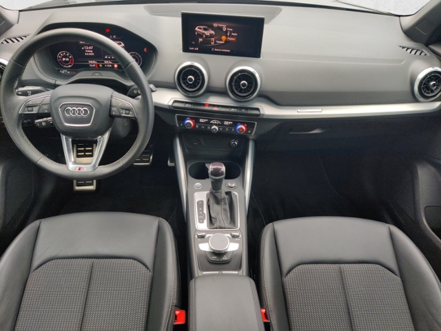 Q2 35 1.5 TFSI S line  MATRIX AHK