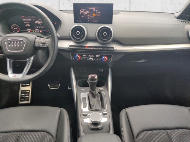 Q2 35 1.5 TFSI S line  MATRIX AHK