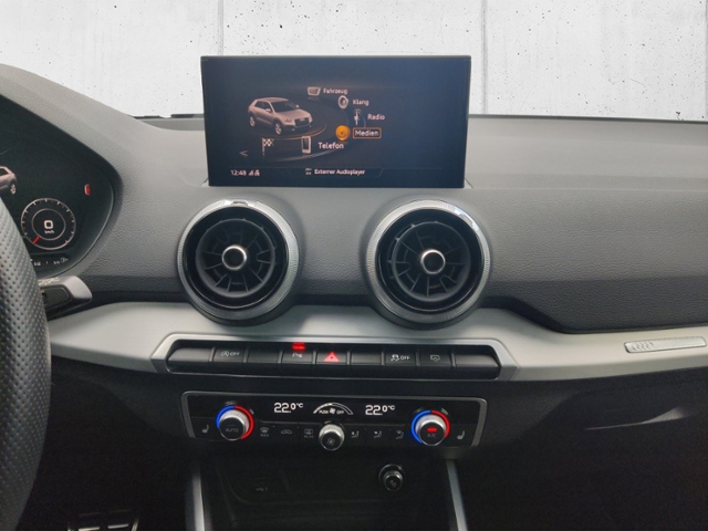Q2 35 1.5 TFSI S line  MATRIX AHK