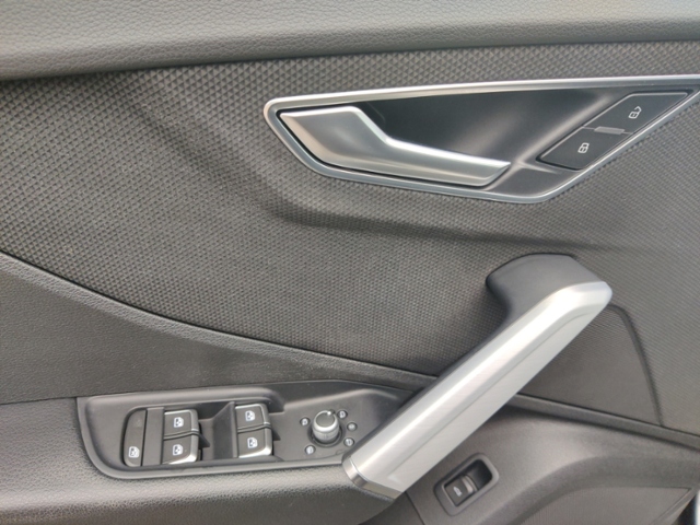 Q2 35 1.5 TFSI S line  MATRIX AHK