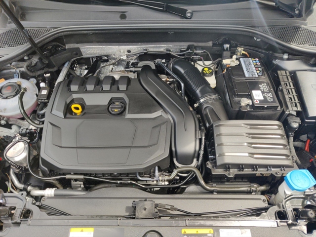 Q2 35 1.5 TFSI S line  MATRIX AHK