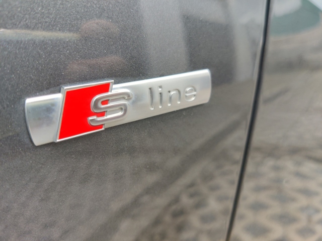 Q2 35 1.5 TFSI S line  MATRIX AHK