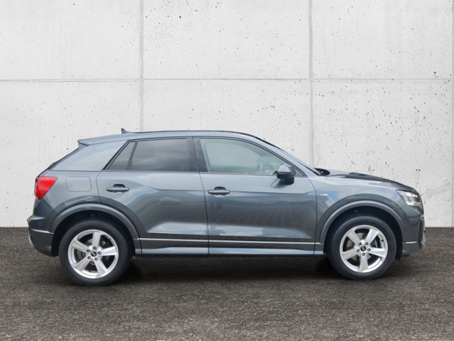 Q2 35 1.5 TFSI S line  MATRIX AHK