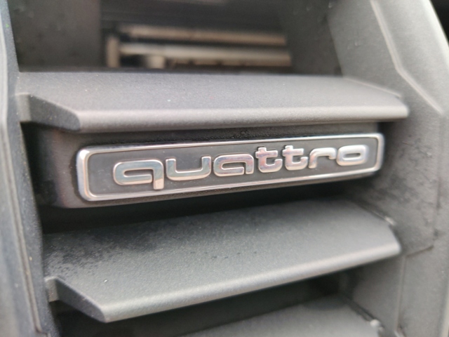 Q3 40 2.0 TFSI quattro  MATRIX RFK
