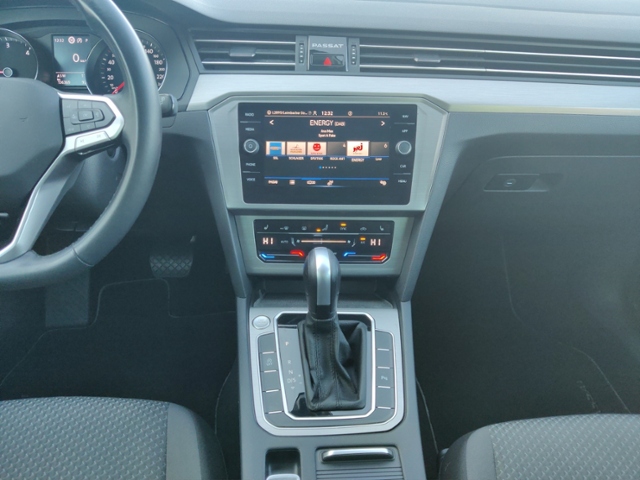 Passat Variant 2.0 TDI Light Assist Navigationss