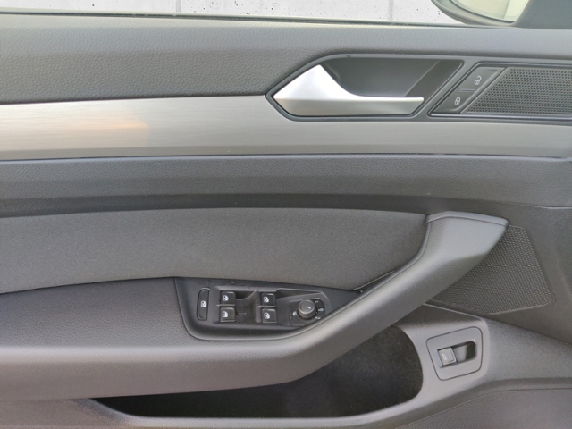 Passat Variant 2.0 TDI Light Assist Navigationss