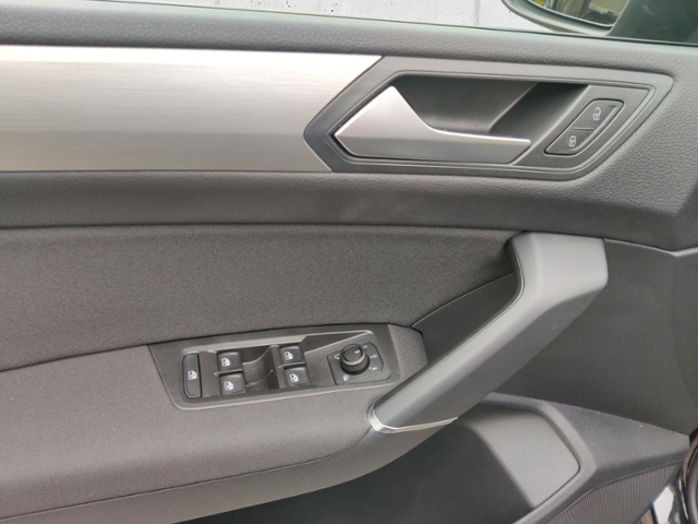 Touran 1.5 TSI Comfortline  Rear View Side Assis