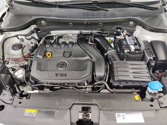 Karoq 1.5 TSI ACT Style REAR VIEW DRIVING MODE