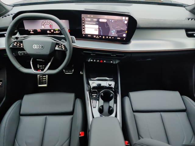 Q3 SUV TFSI quattro 195 kW S tronic NAVI LEDER