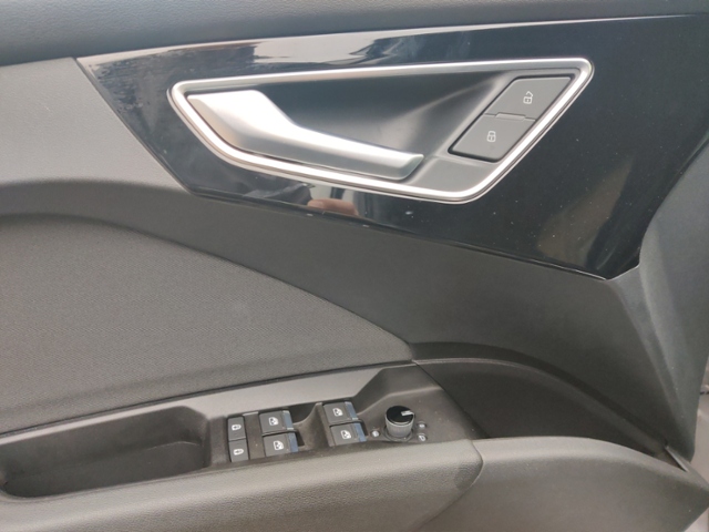 Q4 e-tron 40 basis KLIMA LED NAVI ALU