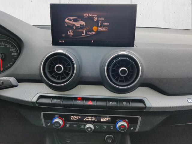 Q2 35 TFSI advanced LED