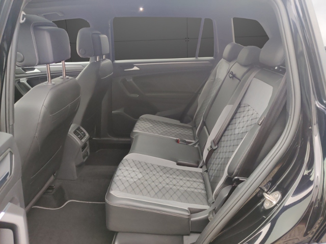 Tiguan Allspace 2.0 TDI R-Line 4Motion Rear View