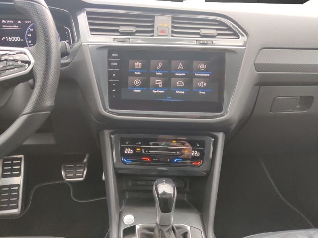 Tiguan Allspace 2.0 TDI R-Line 4Motion Rear View