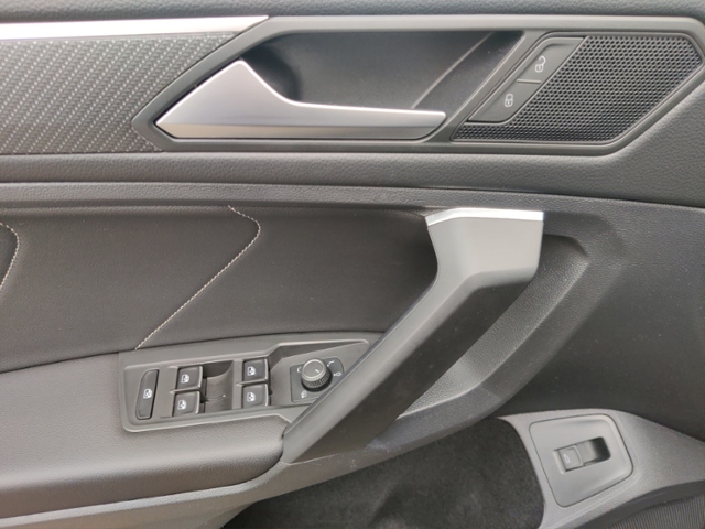 Tiguan Allspace 2.0 TDI R-Line 4Motion Rear View