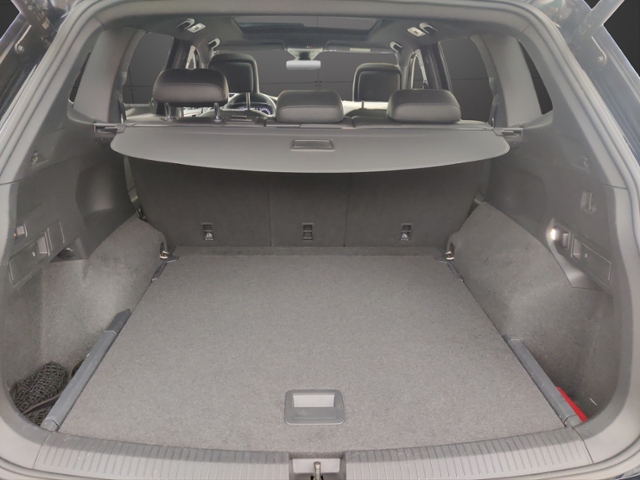 Tiguan Allspace 2.0 TDI R-Line 4Motion Rear View