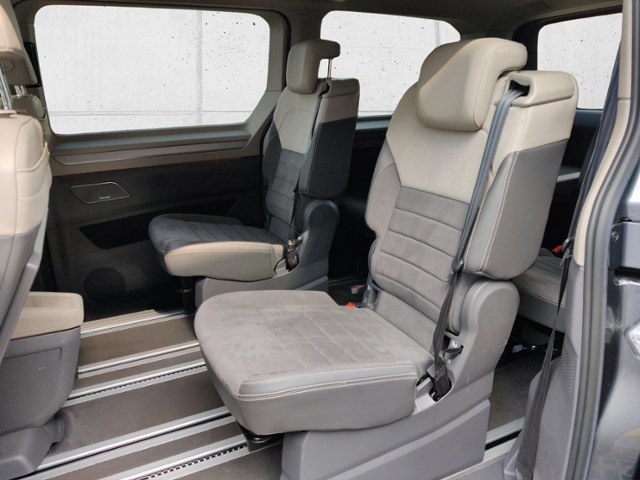 Multivan 2.0 TSI Style lang ACC Side Assis Rear 