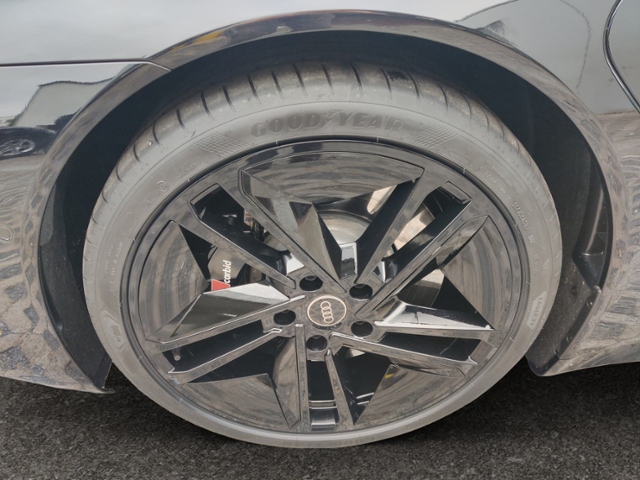 e-tron GT quattro MATRIX PANO