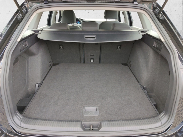 Golf VIII 2.0 TDI Life  Lane Assisv PDC LED App-