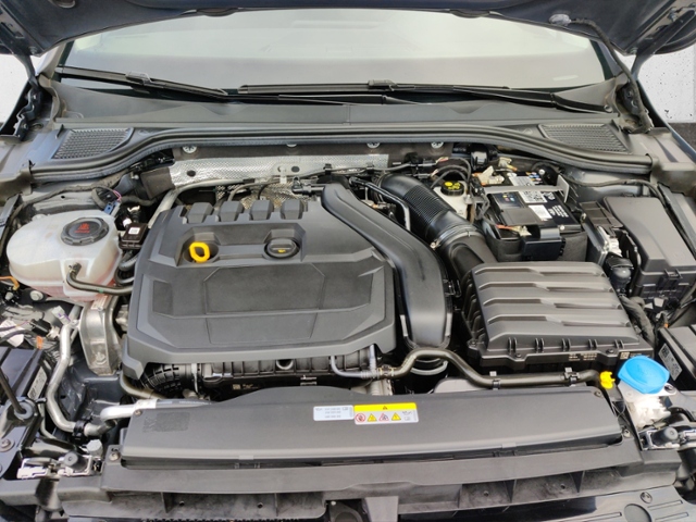 Golf VIII 1.5 TSI Life OPF  LED ACC NAVI Sitzhei