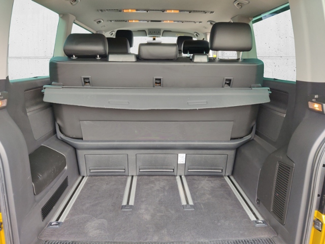T6 2.0 TDI Multivan Generation Six  Rear View Si