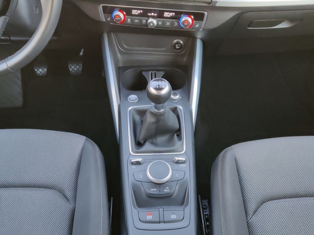 Q2 1.0 30 TFSI sport LED NAVI PDC