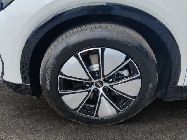 Q4 SUV e-tron performance 210 kW KLIMA LED NAVI 