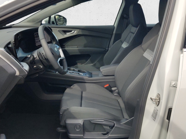 Q4 SUV e-tron performance 210 kW KLIMA LED NAVI 