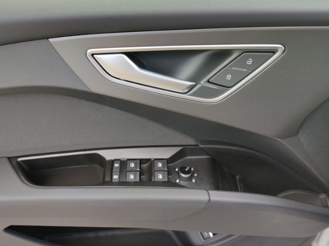 Q4 SUV e-tron performance 210 kW KLIMA LED NAVI 