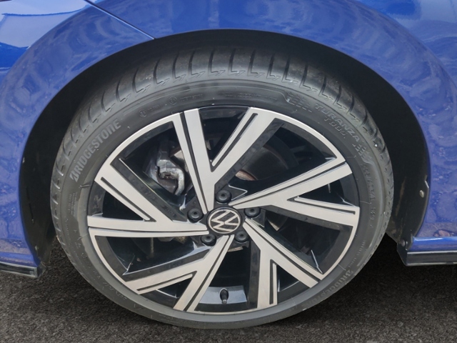 Golf VIII 1.5 TSI R-Line (EURO 6d) Klima LED Nav