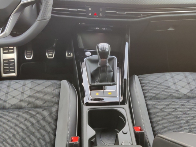 Golf VIII 1.5 TSI R-Line (EURO 6d) Klima LED Nav