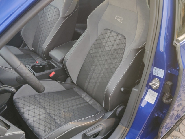 Golf VIII 1.5 TSI R-Line (EURO 6d) Klima LED Nav