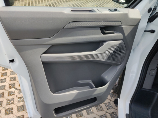 Transporter T7 Kasten 2,0 TDI AHK Holzboden