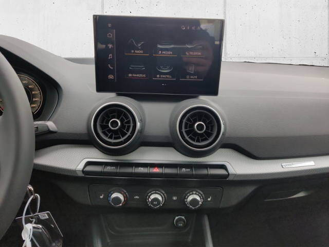 Q2 30 TFSI 85 kW Schaltgetriebe KLIMA LED ALU